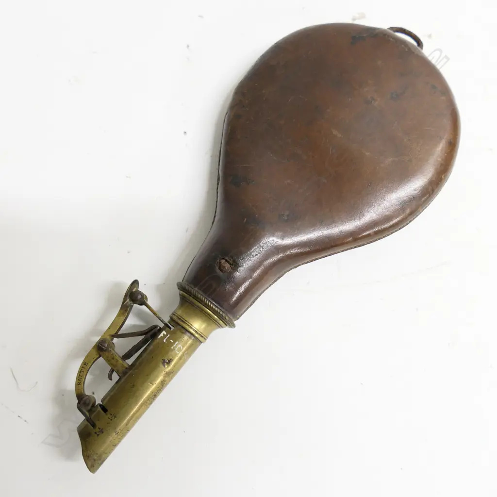 Shot flask, pear shaped plain leather by Battle of London Image 1++