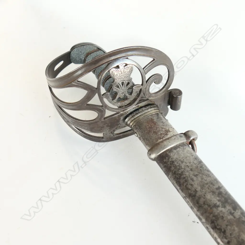 An 1827/1866 pattern Victorian Rifle Regiment Officer's sword and scabbard. With engraved and crested blade, sharkskin wire bound grip, Image 1++
