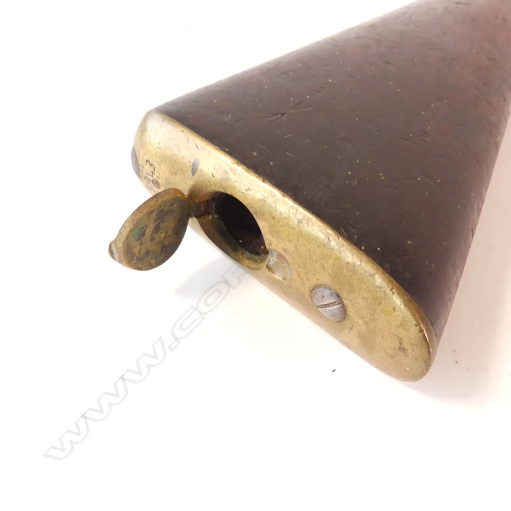 A Snider .577 calibre Mk.III Action Carbine 19" barrel, lock marked crown-over VR, 1862 over Enfield NZ over 87 marked on breech and stock. Image 1++