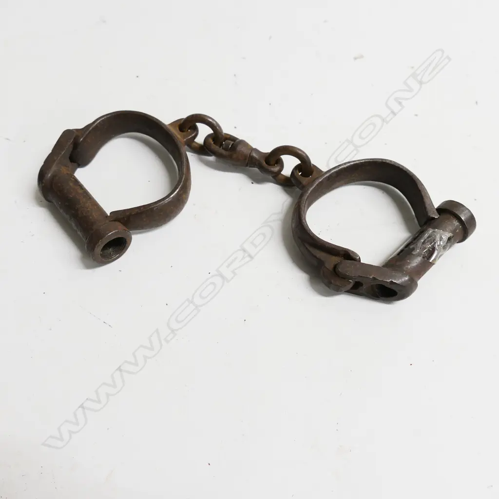 A pair of steel handcuffs, Darby type, not adjustable, with swivel links between the manacles, Image 1++