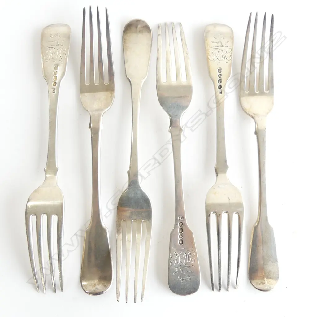 A set of six George IV period sterling silver fiddle pattern large table forks 400gm. Lion crested. Image 1++