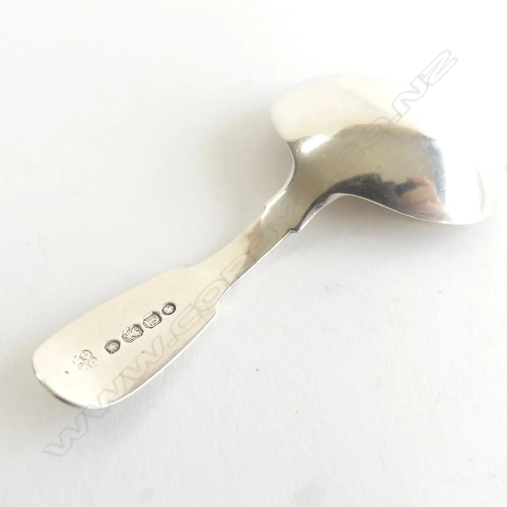 A Victorian period fiddle pattern caddy spoon by Samuel Hayne & Dudley Cater. London 1854. 18gm Image 1++