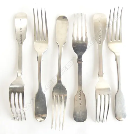 A set of six early Victorian period fiddle pattern silver dessert forks London 1838 maker William Eaton. 320gm