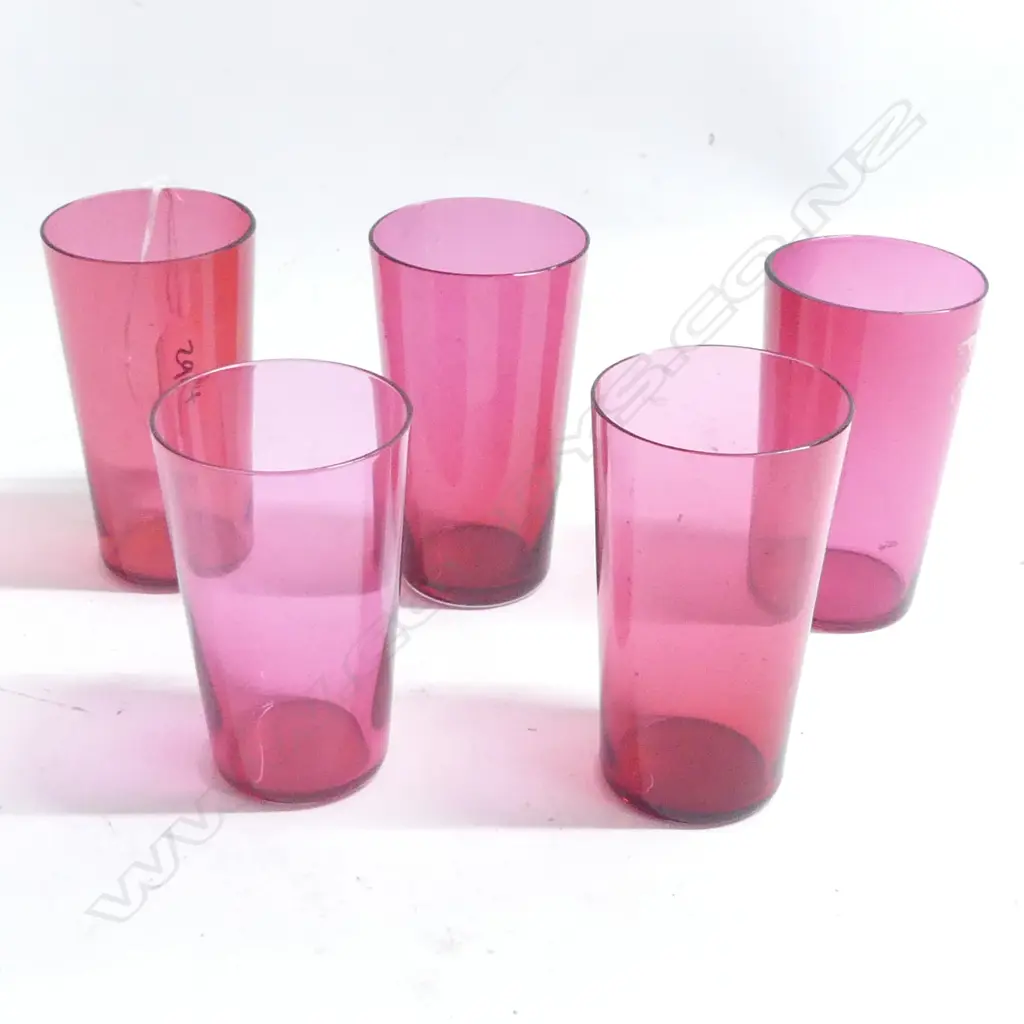 Five small cranberry glass beakers, H.95mm. Image 1++