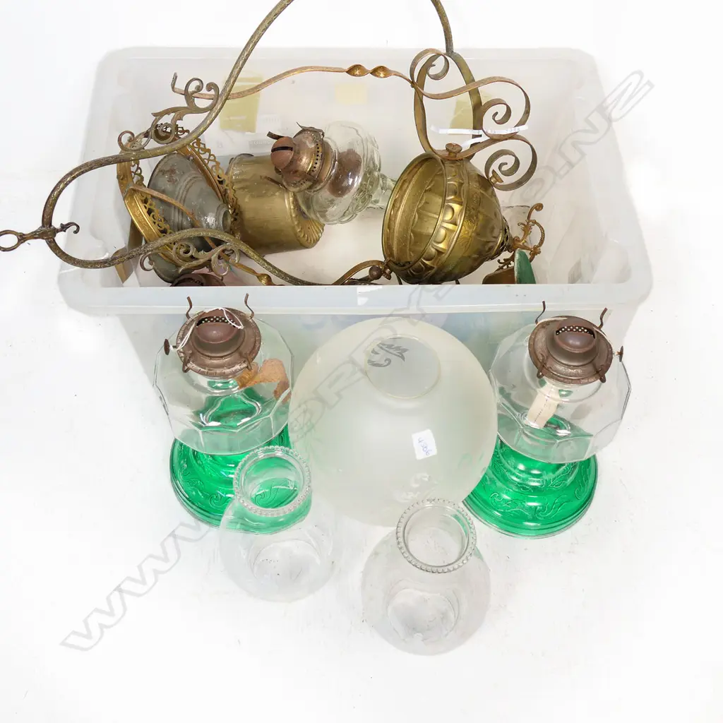 A selection of miscellaneous paraffin lamps and  parts Image 1++
