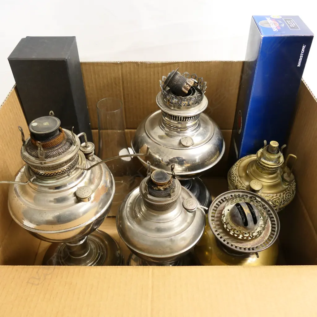 Five various paraffin lamps and three glass chimneys Image 1++