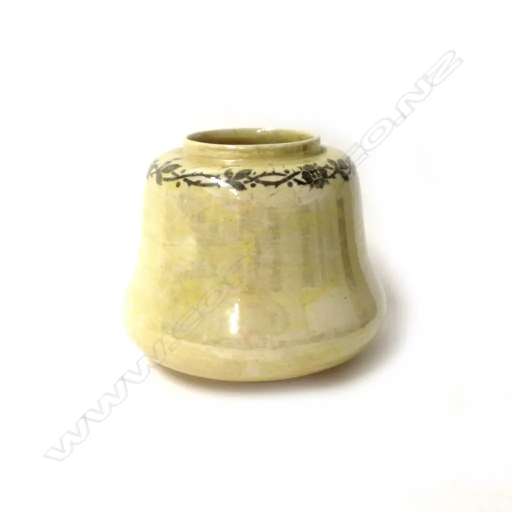 A Ruskin pottery lustre glazed vase Image 1++