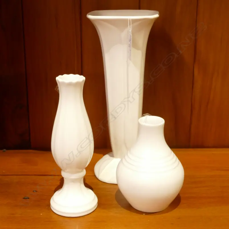 3 CROWN LYNN TALL VASES Image 1++