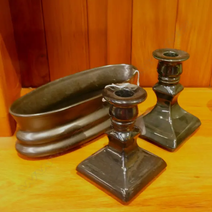 PR BLACK C/LYNN CANDLESTICKS & 1 TROUGH VASE Image 1++