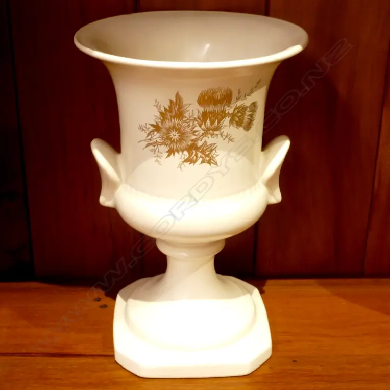 CROWN LYNN URN VASE Image 1++