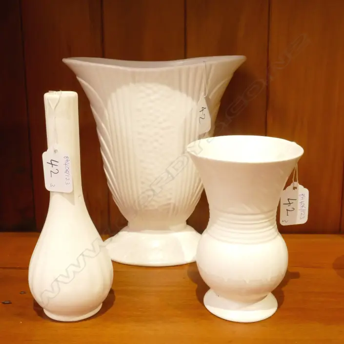 3 CROWN LYNN FLAIR VASES Image 1++