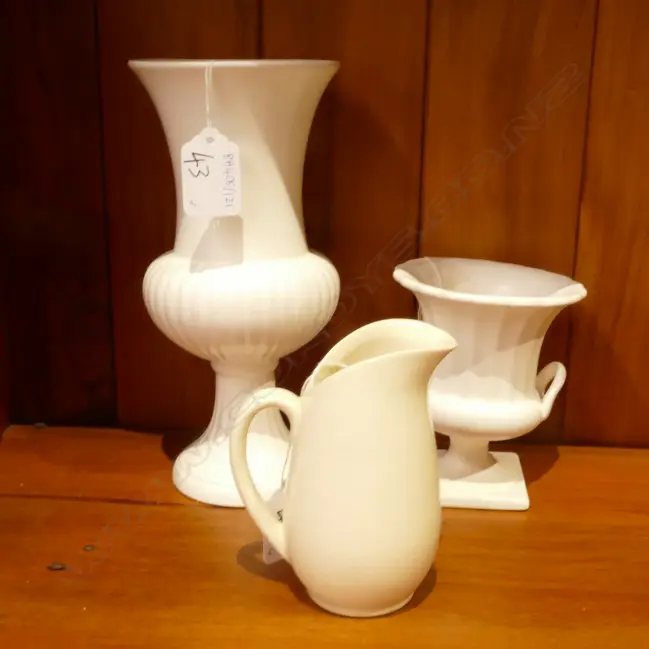 2 C/LYNN URN FLAIR VASES & 1 JUG Image 1++