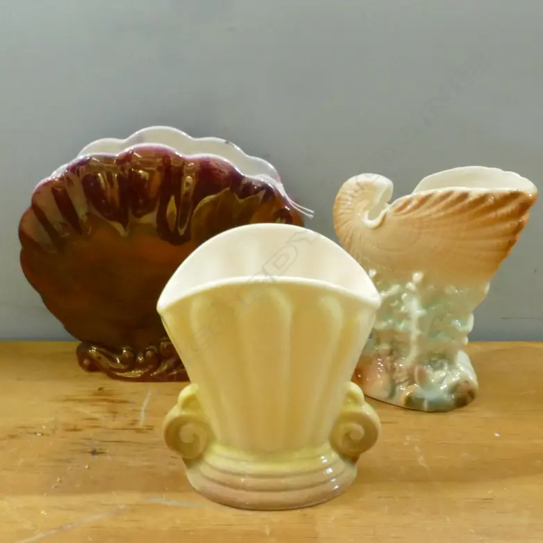 3 SM TITIAN STUDIO VASES INCL 1 LUSTRE & 2 SHELLS Image 1++