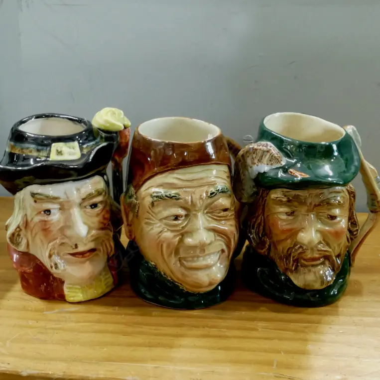 3 C/LYNN AQUILA 'ROBIN HOOD' SERIES CHARACTER MUGS Image 1++