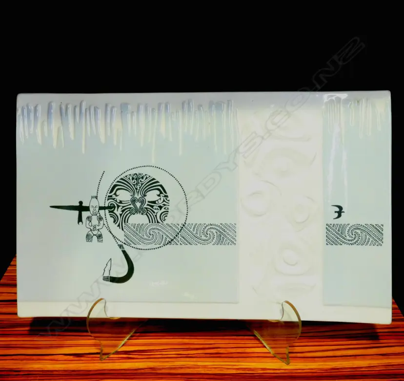 Crown Lynn 1970 Osaka Expo 'Legends of Maui' platter Image 1++