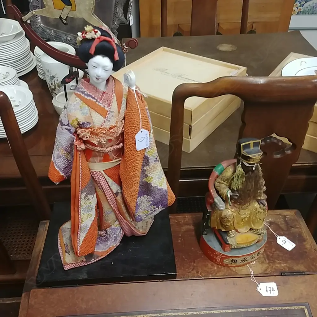 CHINESE SEATED MALE FIG + GEISHA FIG Image 1++