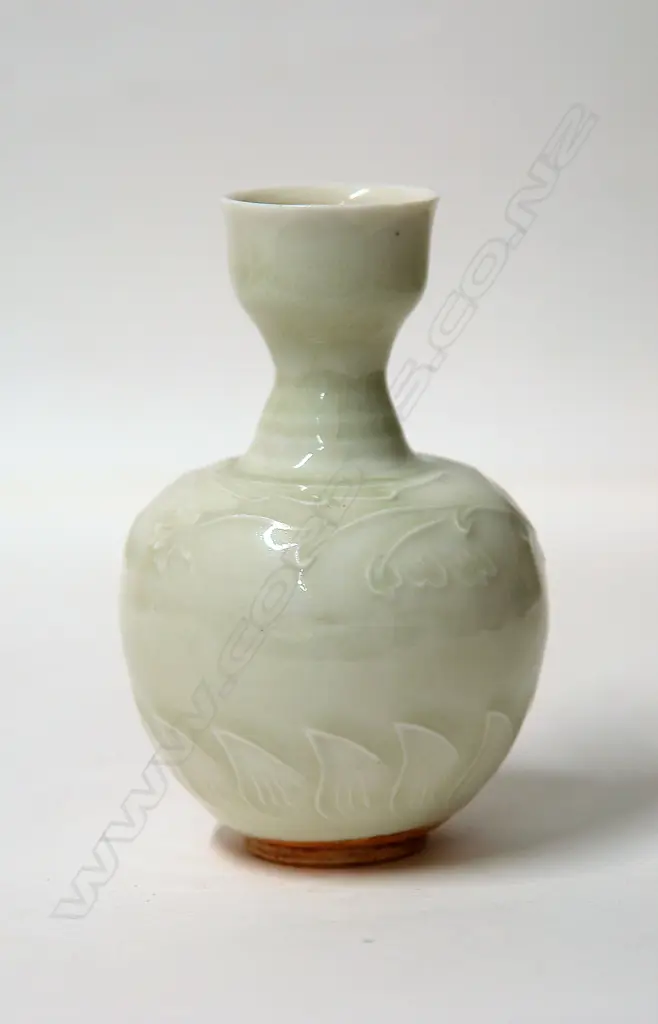 SMALL CELADON VASE TUBE LINED DETAIL HAIRLINES Image 1++