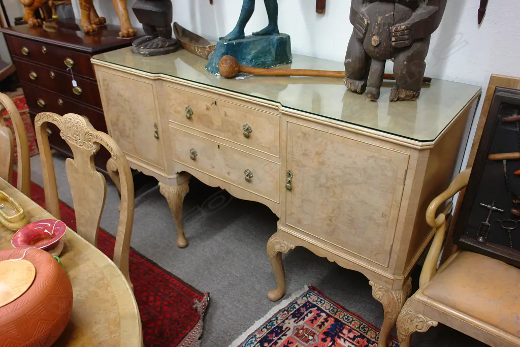 A Georgian Revival dining suite Image 1++