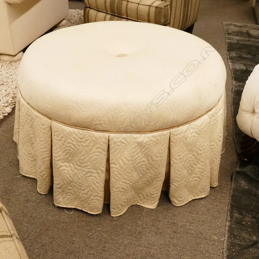 LGE CIRCULAR UPHOLSTERED OTTOMAN Image 1++