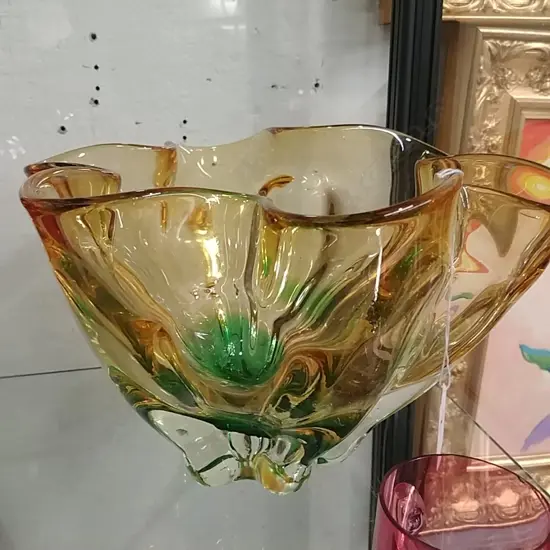 ART GLASS BOWL