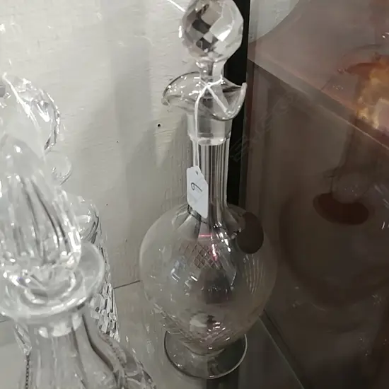 CUT CRYSTAL DECANTER +STG LABEL