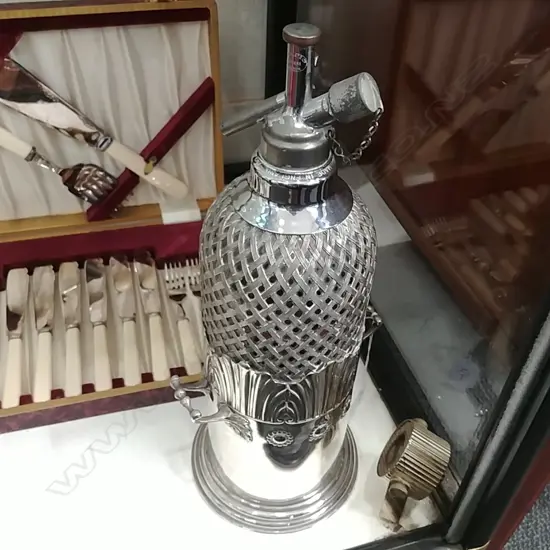 BOTTLE AND STAND