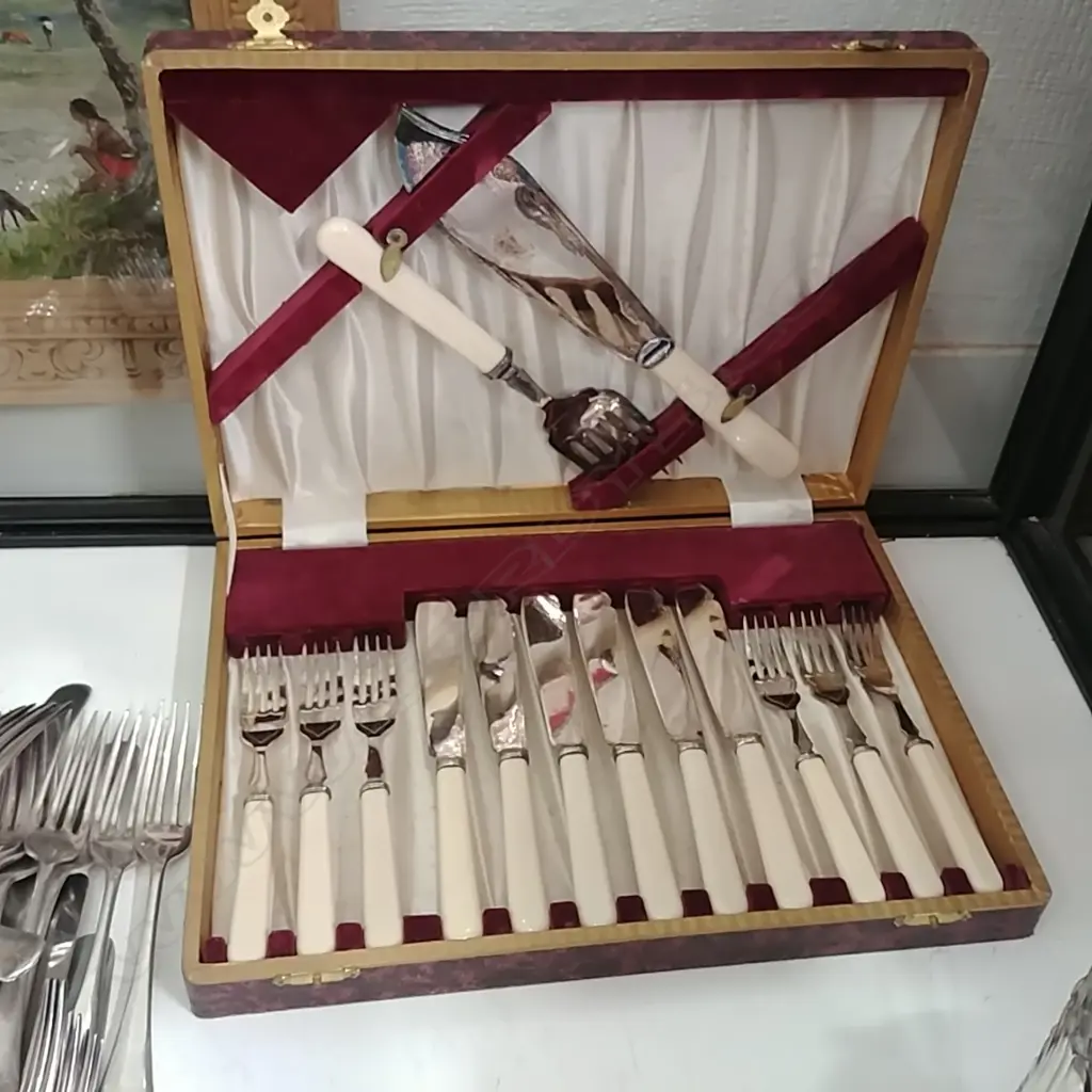 CASED FISH KNIVES +FORKS Image 1++