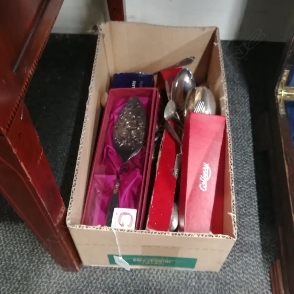 LARGE LOT OF ASST CUTLERY Image 1++