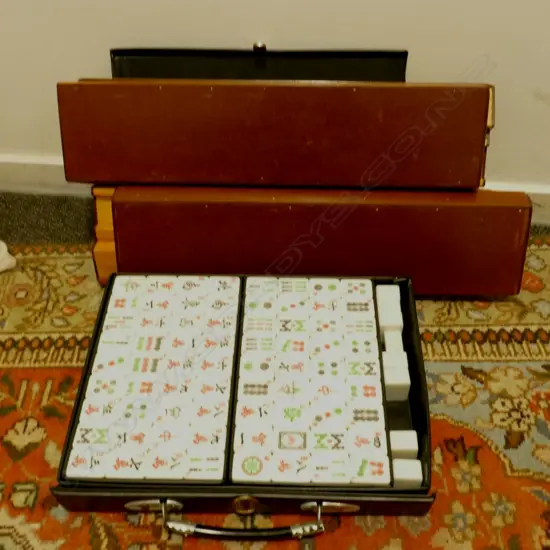 MAHJONG SET WITH BOARDS