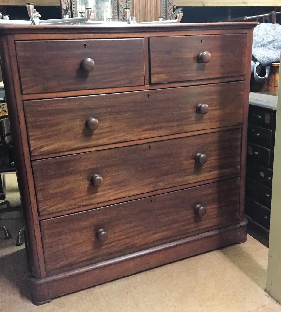 A Victorian mahogany flat front chest of five drawers Image 1++