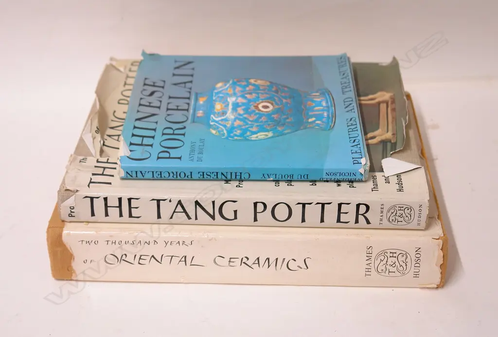 Three books on Oriental ceramics and pottery Image 1++