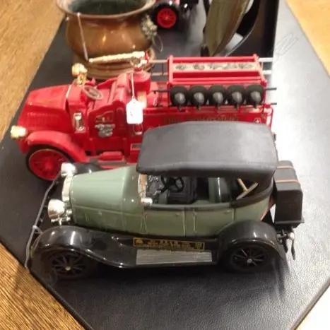 JIM BEAM FIRE TRUCK & VINTAGE CAR-COMPLETE Image 1++