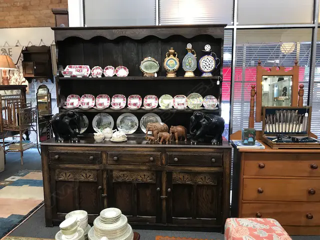 LARGE OAK DRESSER Image 1++