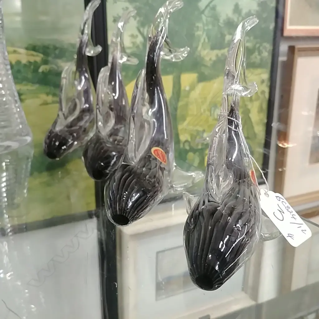 4 MURANO GLASS FISHES-GREY Image 1++