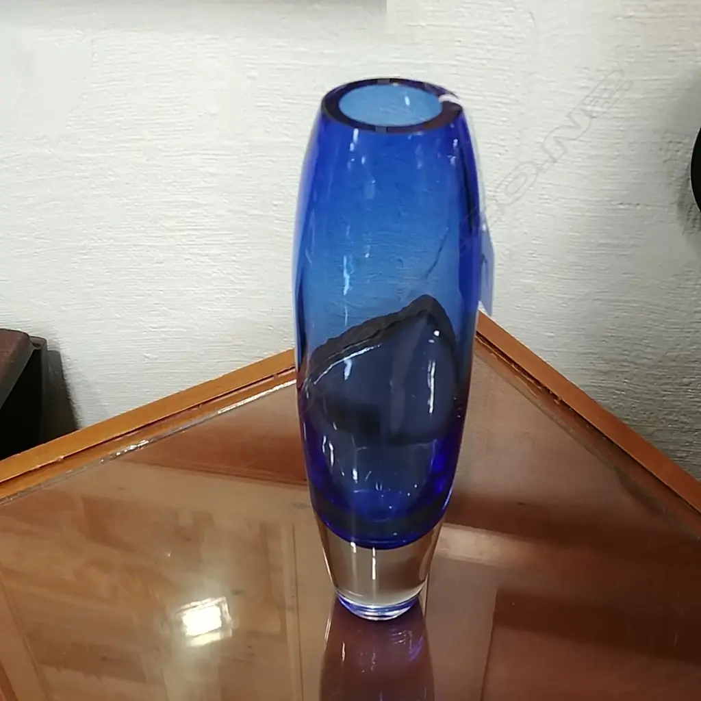 TALL BLUE STUDIO GLASS VASE Image 1++