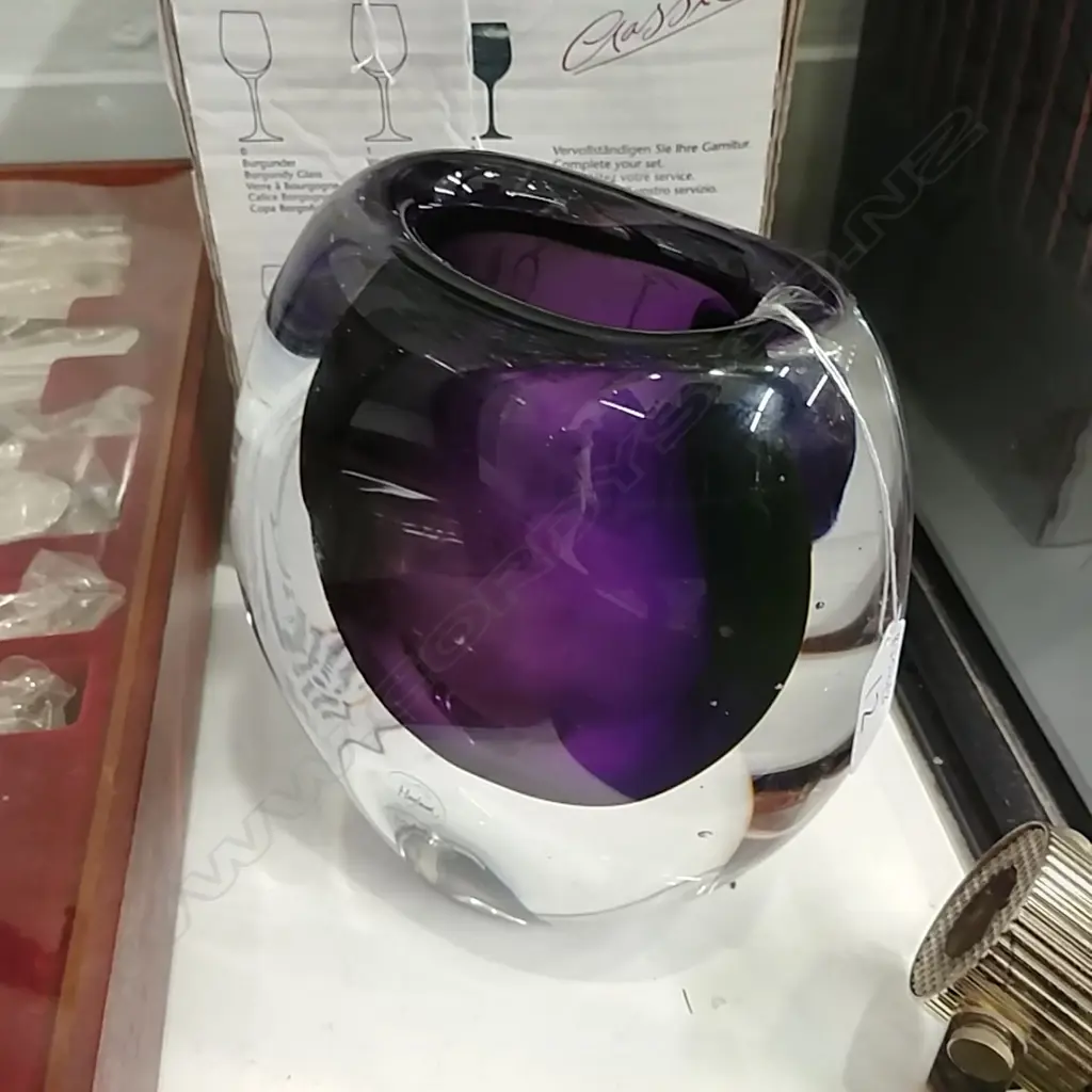 HOGLUND GLASS VASE Image 1++