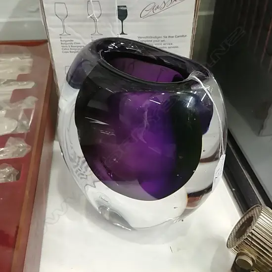 HOGLUND GLASS VASE
