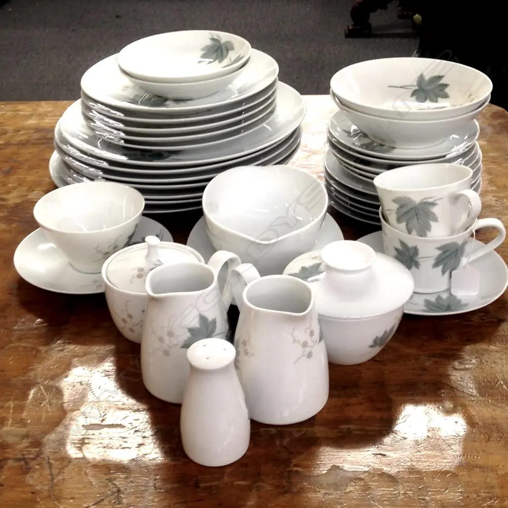 7 dinner plates Image 1++