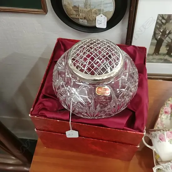  CRYSTAL VASE WITH BOX