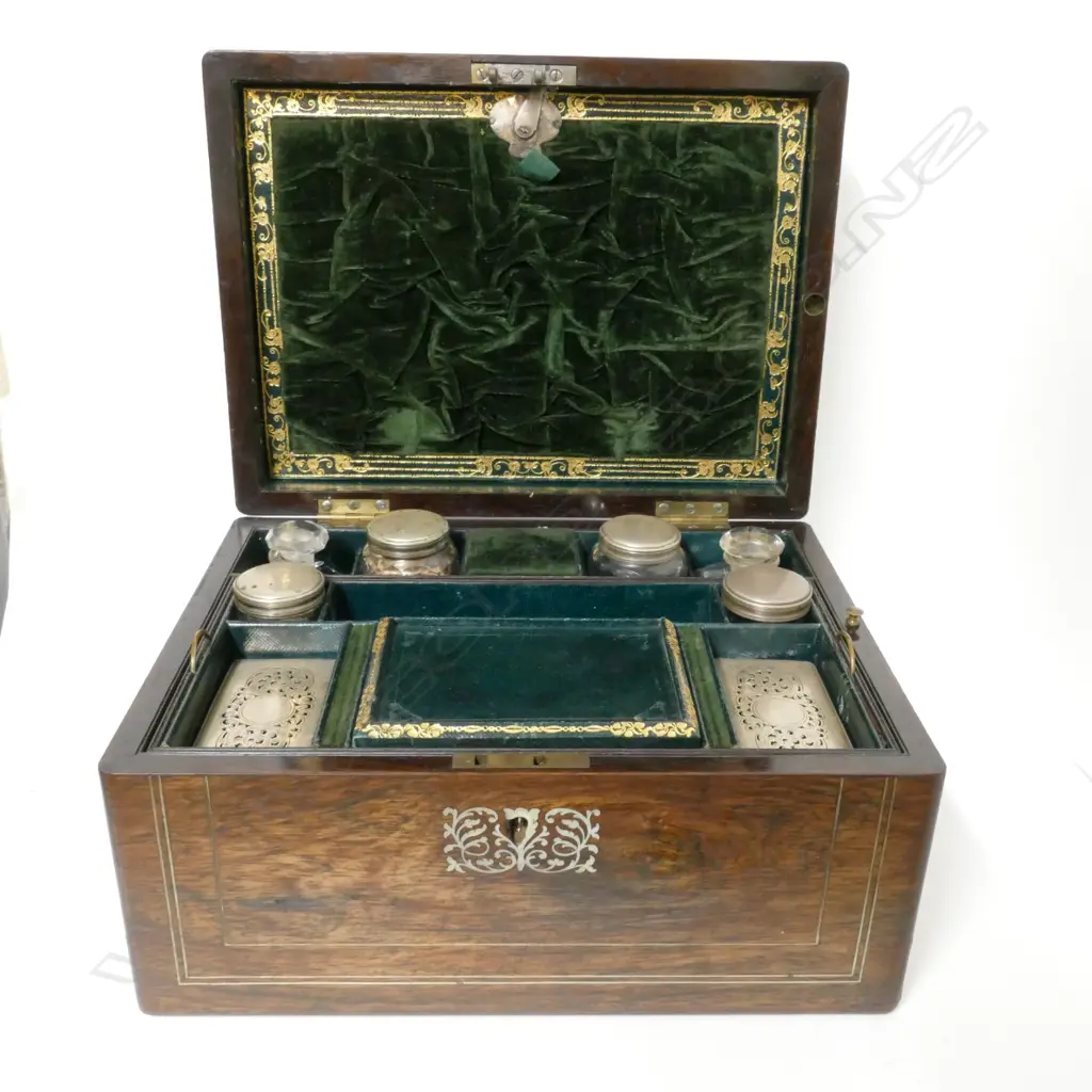 A Victorian rosewood vanity box Image 1++