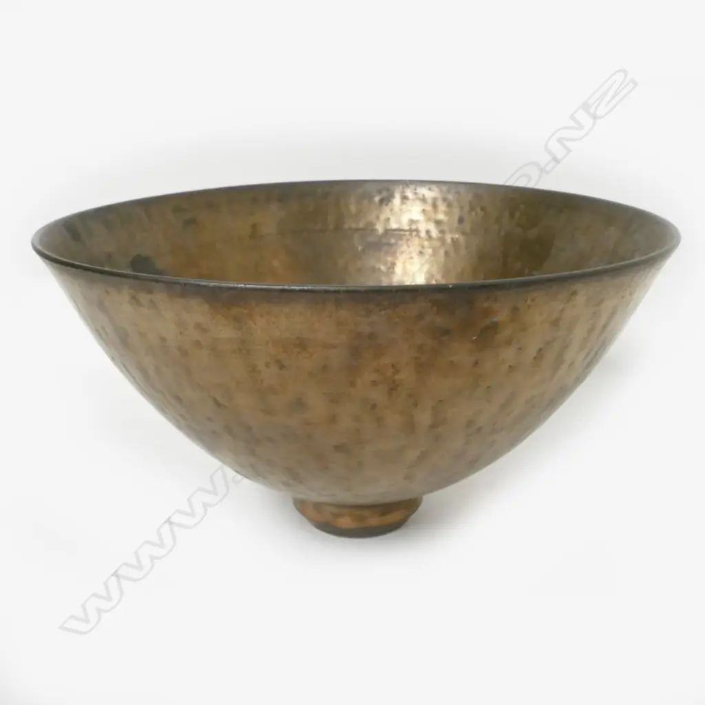 A John Parker bowl with turned spire to the centre Image 1++