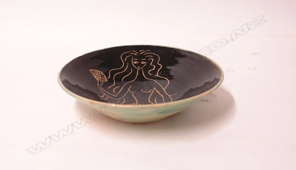 A mid-20thC N.Z. potter unknown mermaid bowl Image 1++