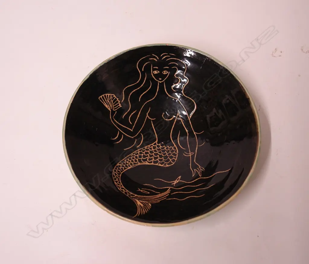 A mid-20thC N.Z. potter unknown mermaid bowl Image 1++