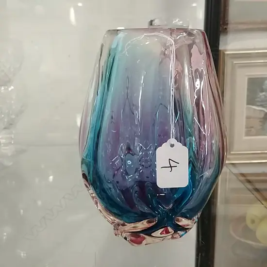ART GLASS VASE