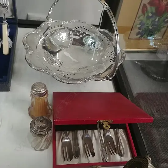 S/PLATE BASKET, BOXED CAKE FORK SET & 2 CONDIMENTS