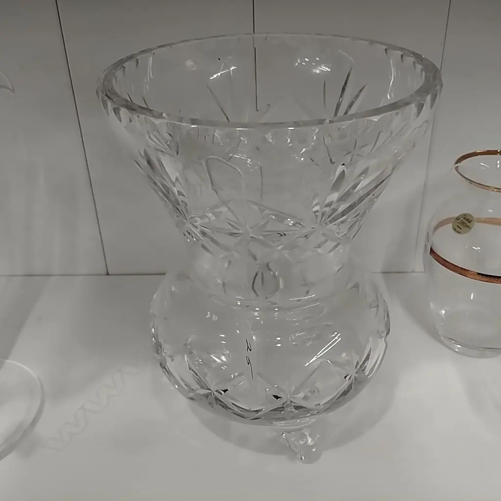 CRYSTAL VASE Image 1++
