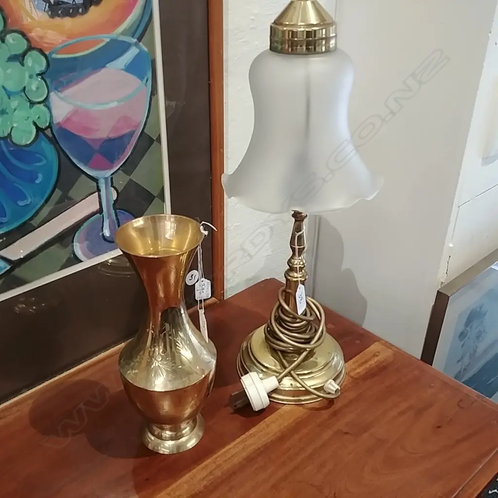 BRASS LAMP & VASE Image 1++