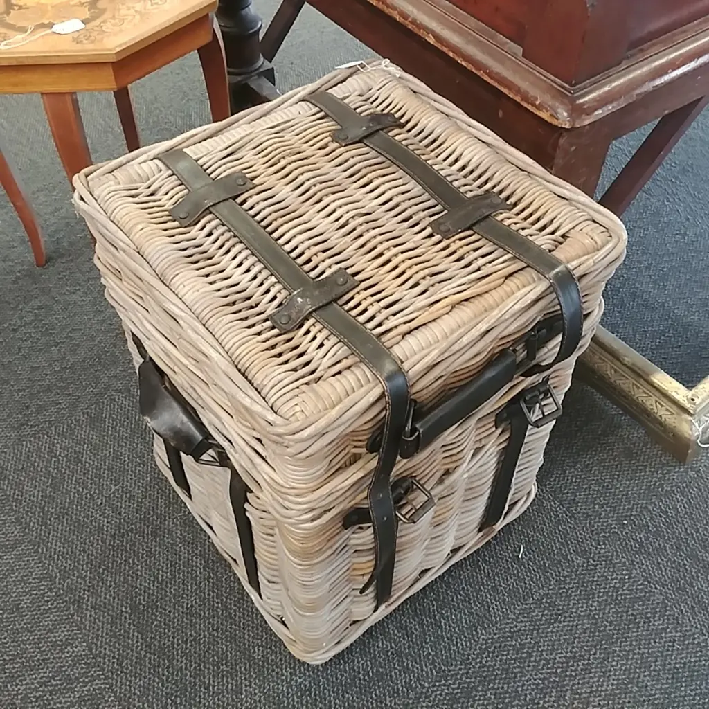 WICKER BASKET Image 1++