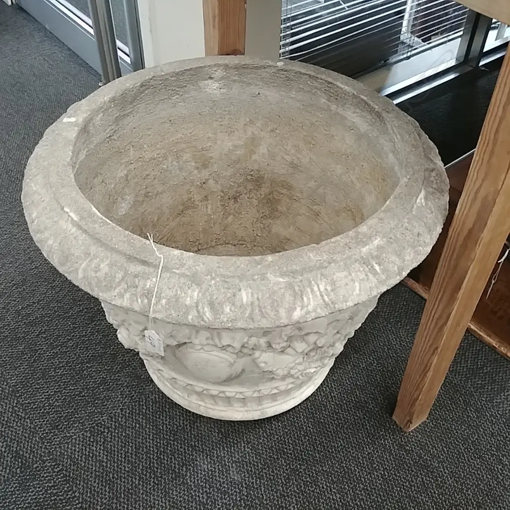LARGE CONCRETE URN Image 1++