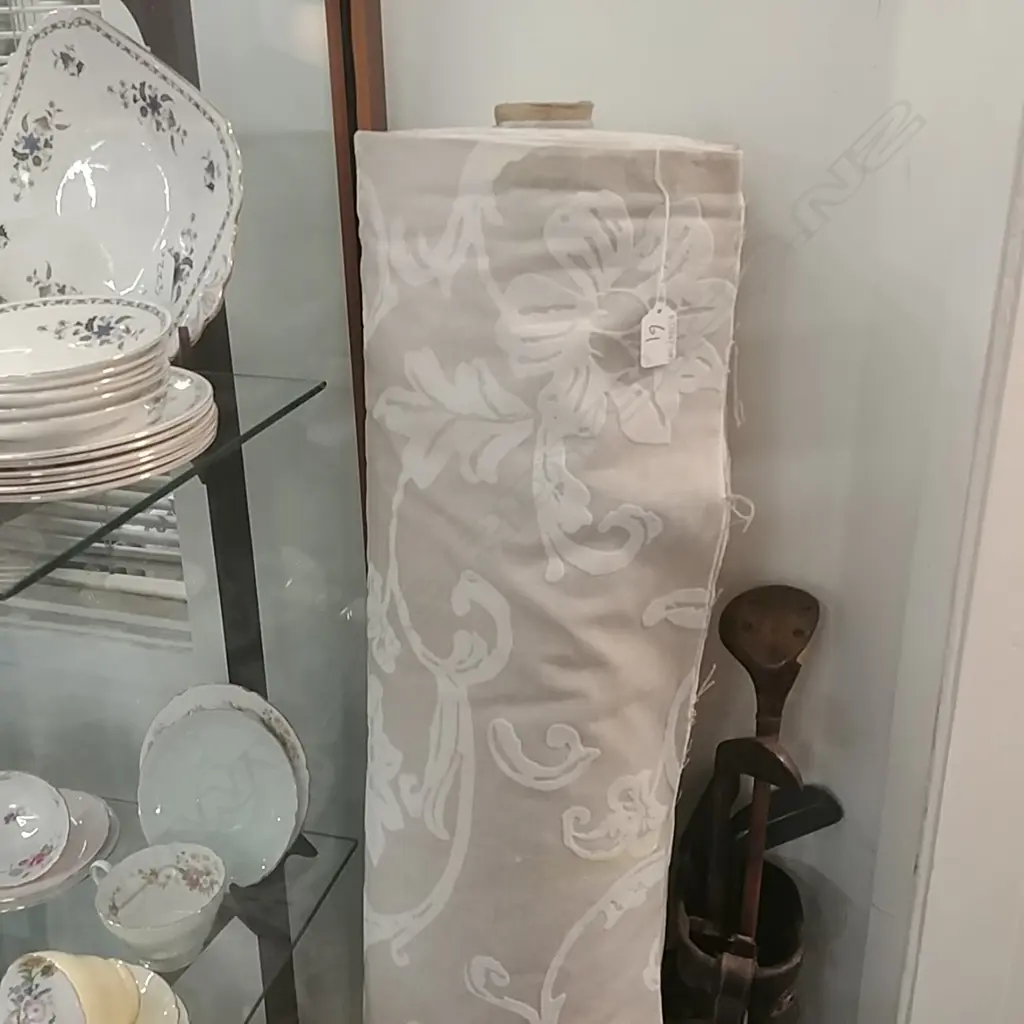 ROLL OF UPHOLSTERY FABRIC Image 1++